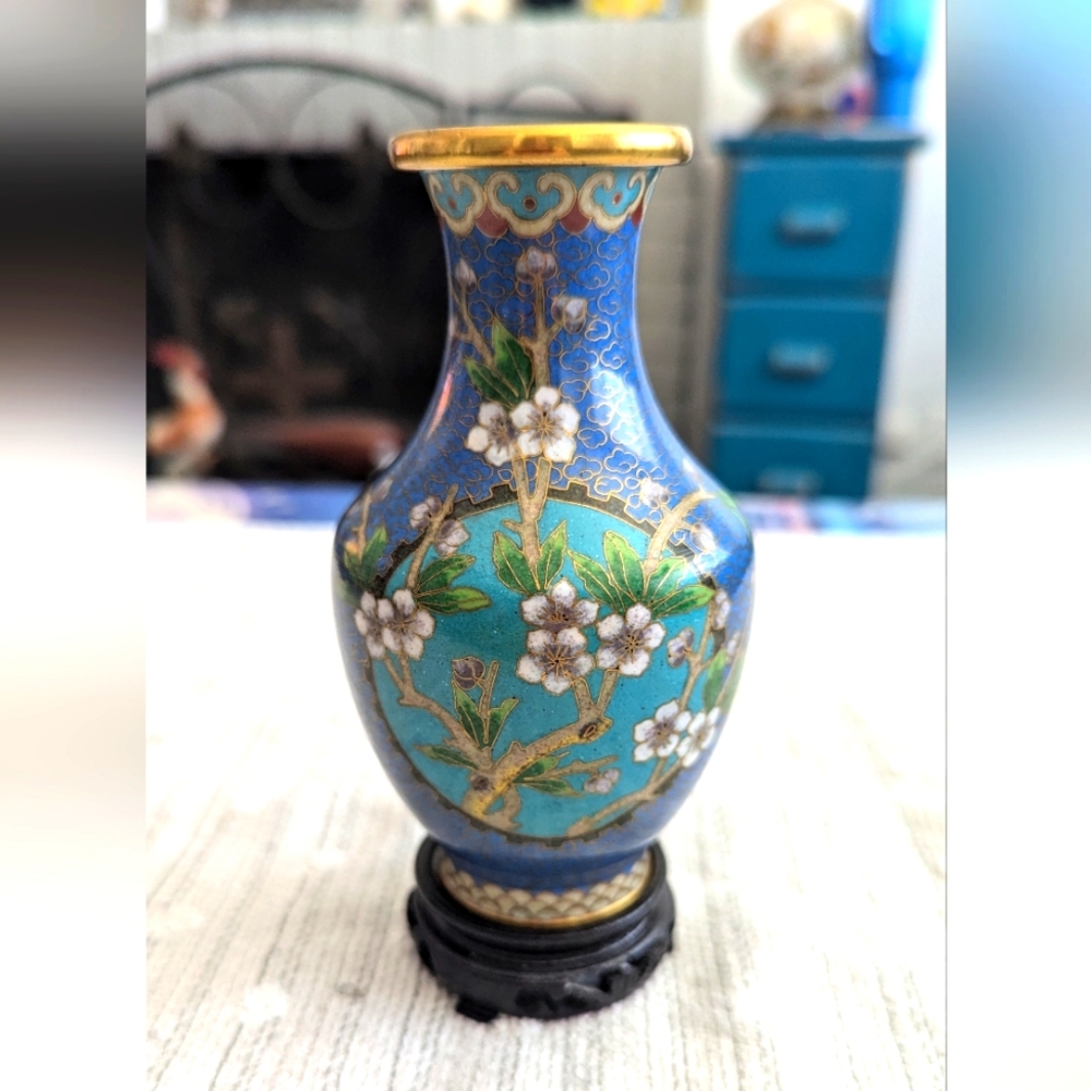 Asian vase on stand